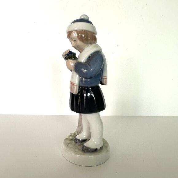 Royal Copenhagen March Girl w/ Posy Figurine Months of the Year Collection 4525 - Picture 6 of 7